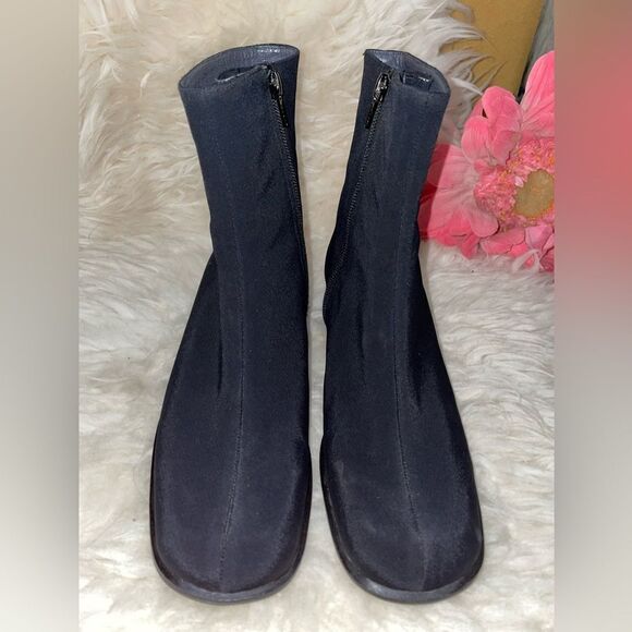 Stuart Weitzman Gor-Tex Chelsea Boots Black 7 - Picture 2 of 8